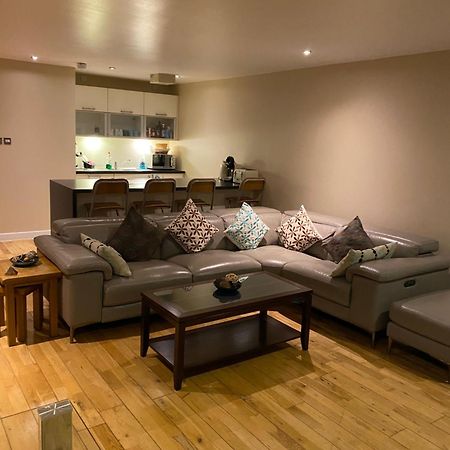 City Centre 2 Bedroom Apartment, Secure Parking. Glasgow Kültér fotó