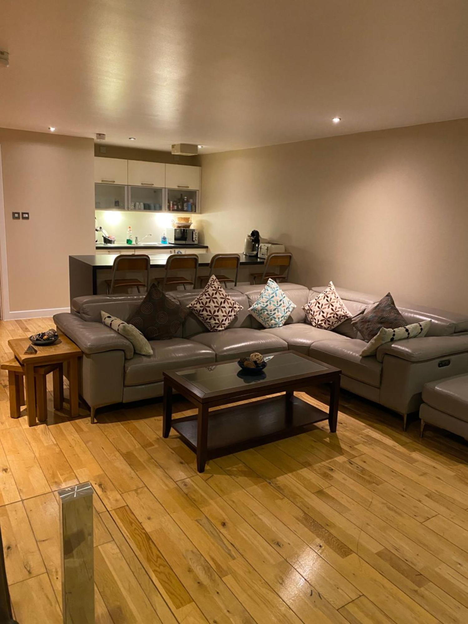City Centre 2 Bedroom Apartment, Secure Parking. Glasgow Kültér fotó